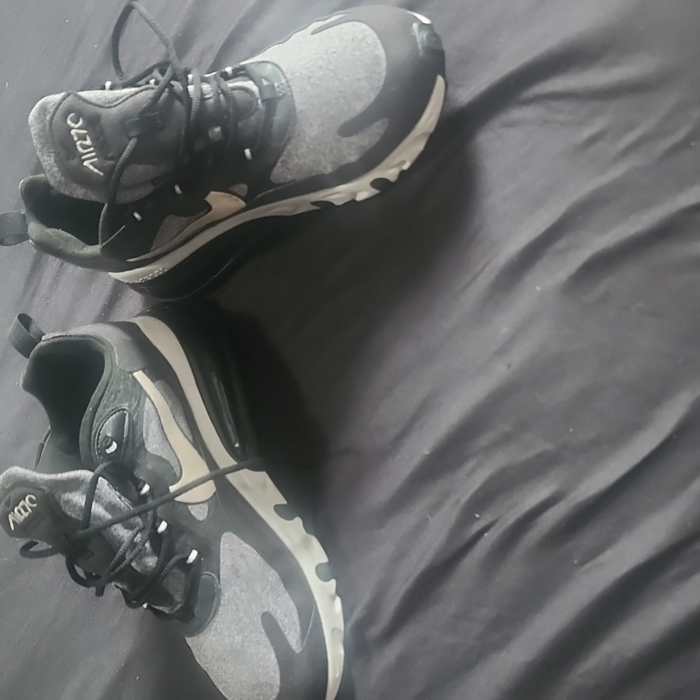 Women AirNike React Size 9.5 Very Good Condition Mint - Picture 2 of 4